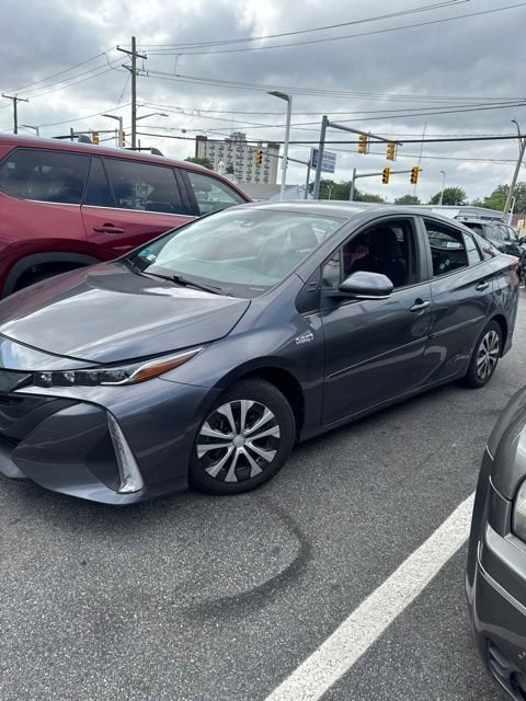 Used 2022 Gray Toyota LE image 3