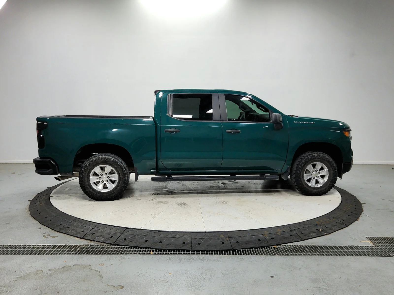 Used 2023 Green Chevrolet WT image 9