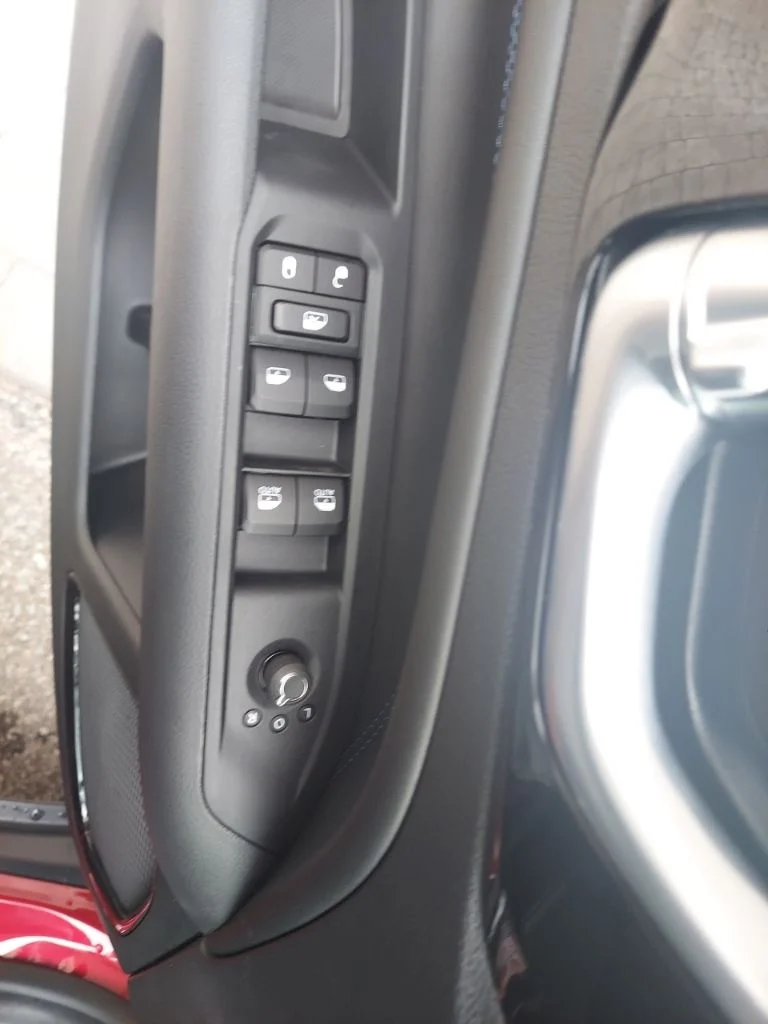 New 2026 Red Hot Pearlcoat Jeep Latitude image 16
