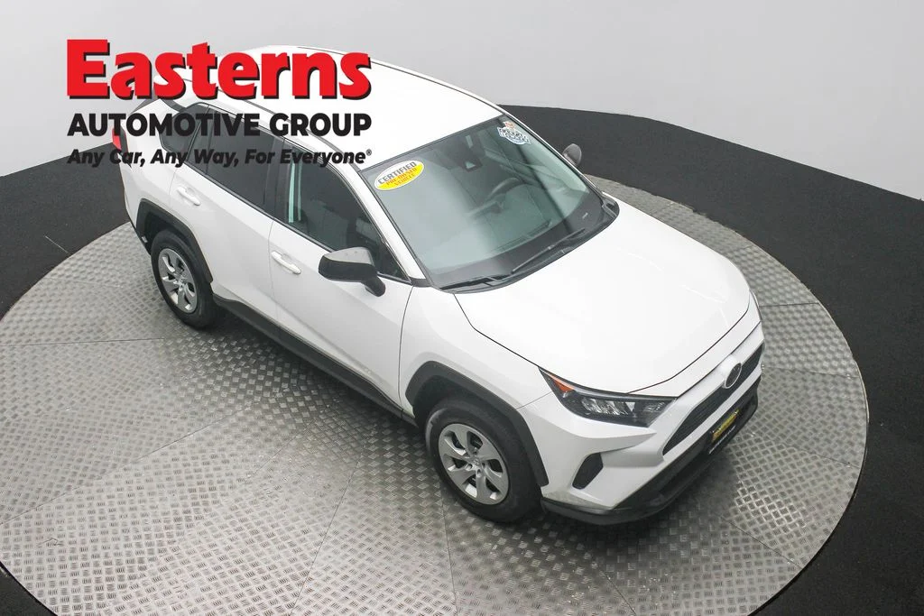 Used 2022 White Toyota LE image 3