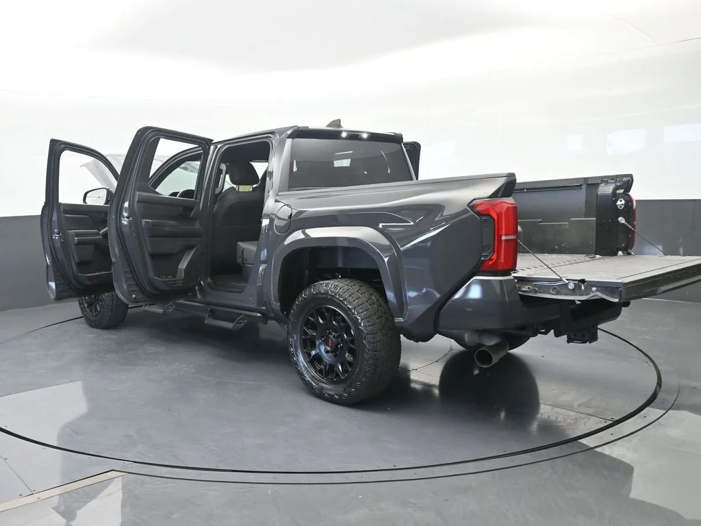 Used 2025 Underground Toyota SR5 image 81