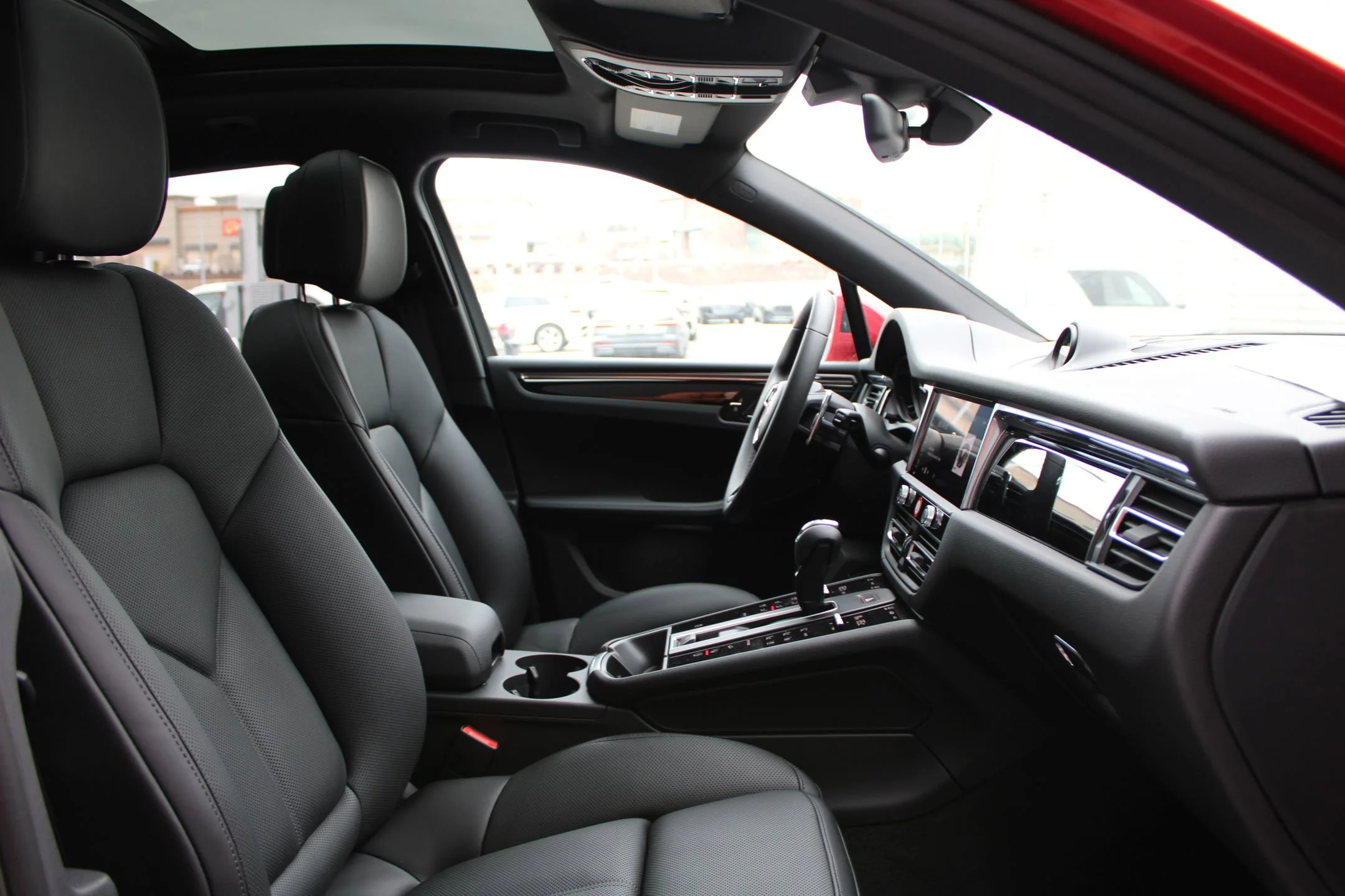 2026 Porsche Macan - Photo 25