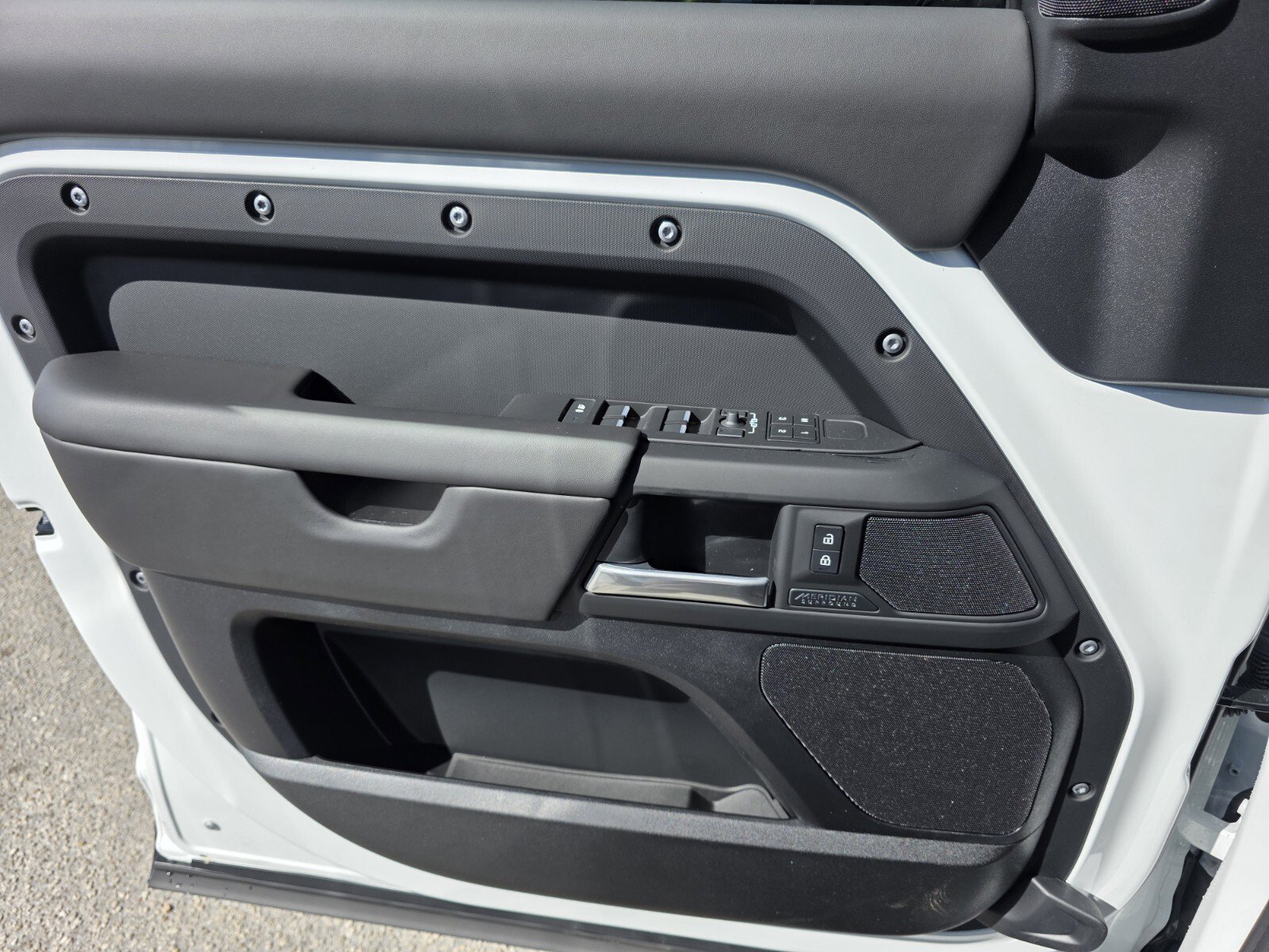 Used 2026 Fuji White Land Rover 110 P400 X-Dynamic SE image 19