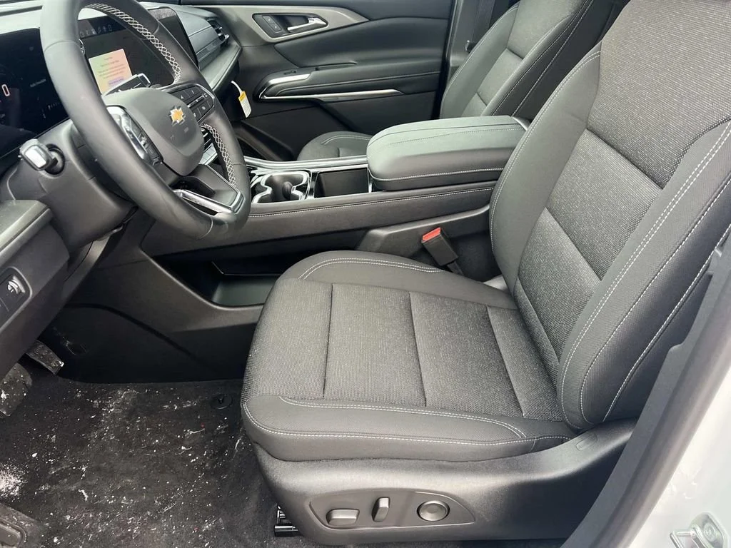 Used 2026 Summit White Chevrolet LT image 14