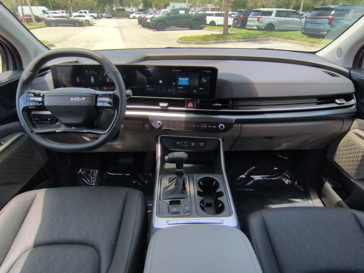 New 2027 Ceramic Silver Kia LXS image 3
