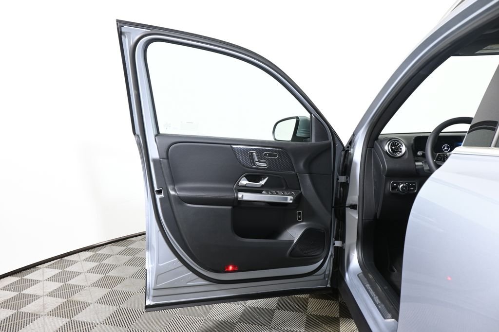New 2026 Cirrus Silver Metallic Mercedes-Benz GLB 250 image 27