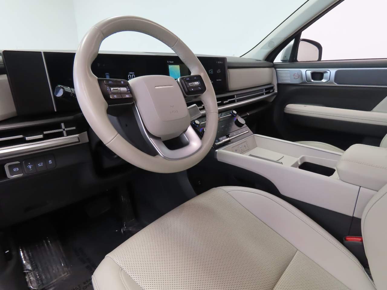 Certified Used 2025 Shimmering Silver Metallic Hyundai SEL image 9