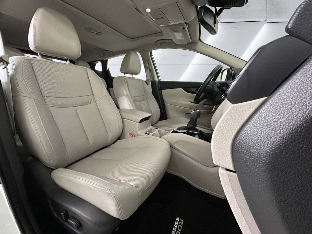Used 2021 White Nissan SL image 14