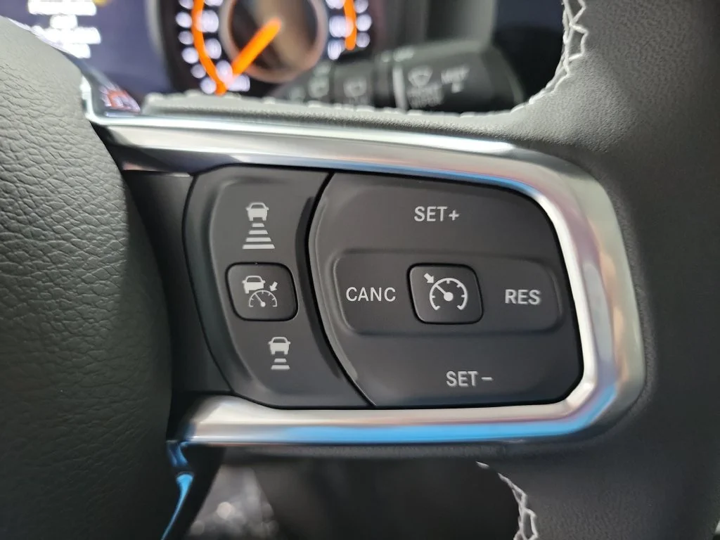 New 2026 Hydro Blue Pearl-Coat Exterior Paint Jeep Sahara image 25