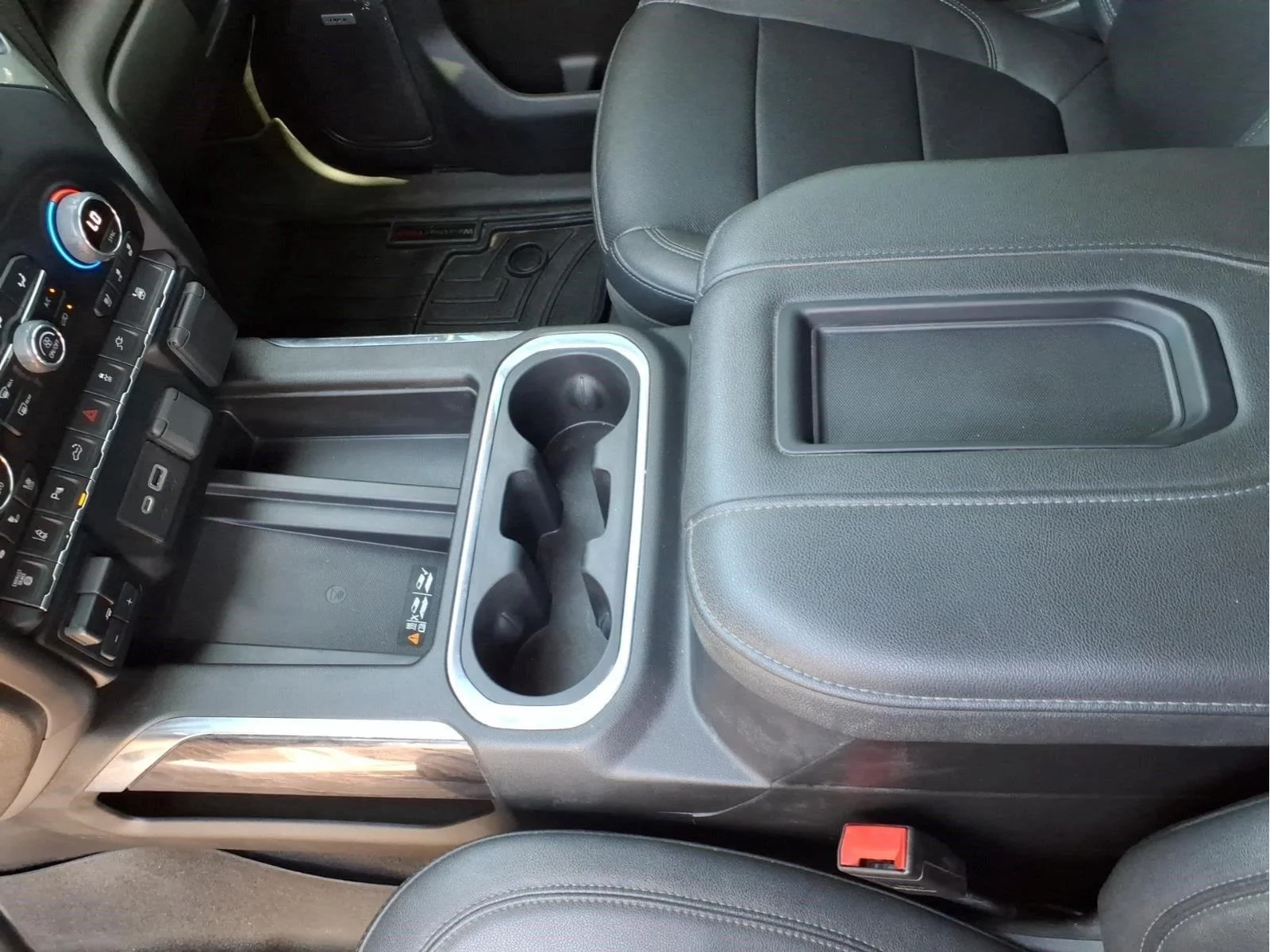 Used 2022 IRIDESCENT PEARL TRICOAT Chevrolet LTZ image 21