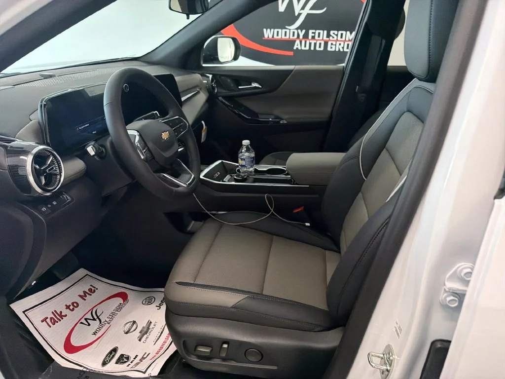 New 2027 Summit White Chevrolet LT image 8