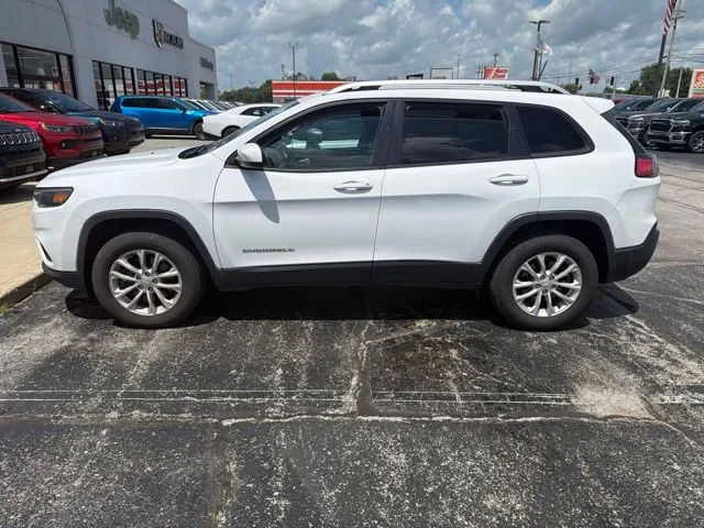 Used 2020 White Jeep Latitude image 3