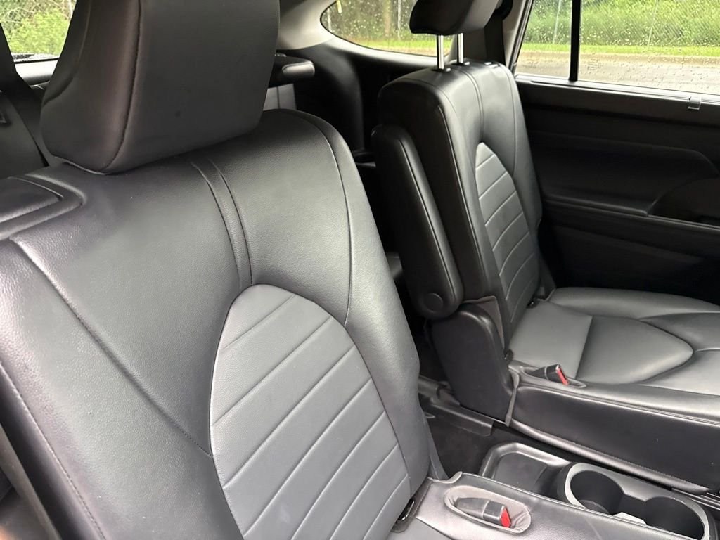 Used 2022 Black Toyota XLE image 14