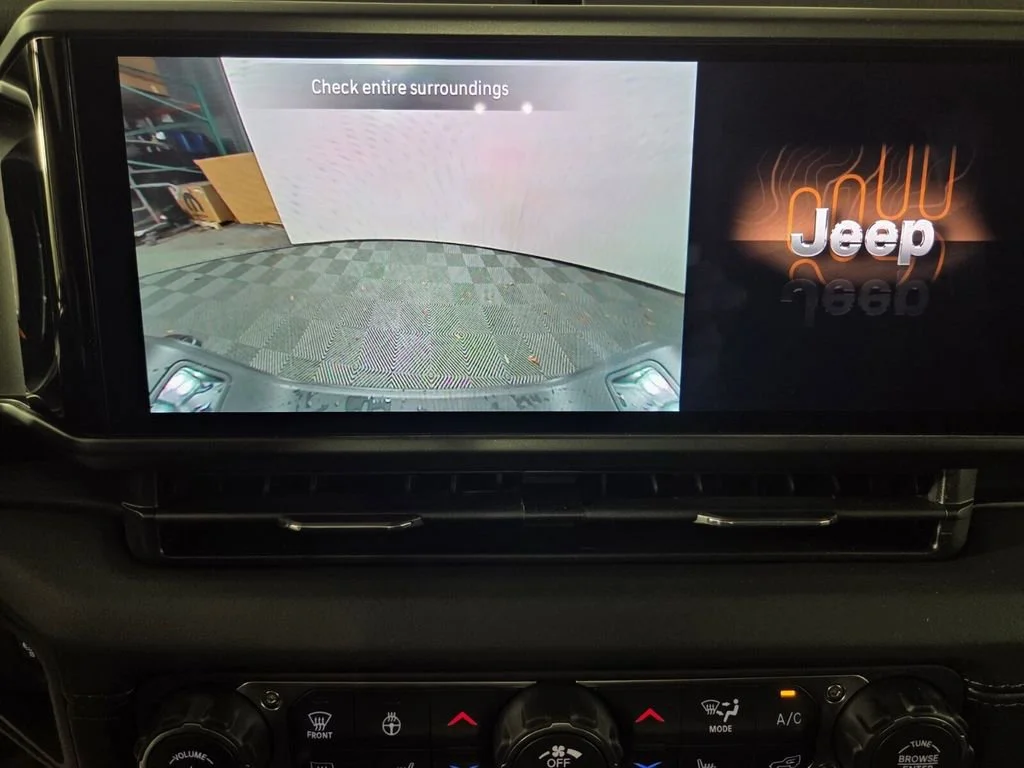 New 2026 Granite Crystal Metallic Clear-Coat Exterior Paint Jeep Sahara image 11