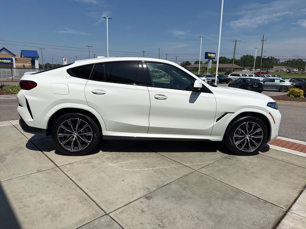 Used 2024 Alpine White BMW xDrive40i image 7