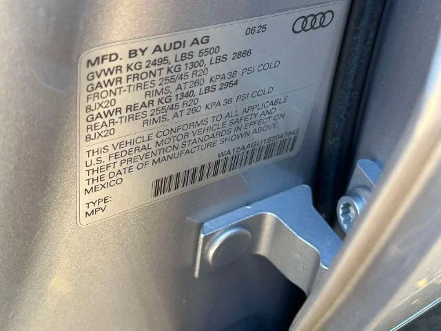 Used 2025 Florett Silver Audi Premium Plus image 36