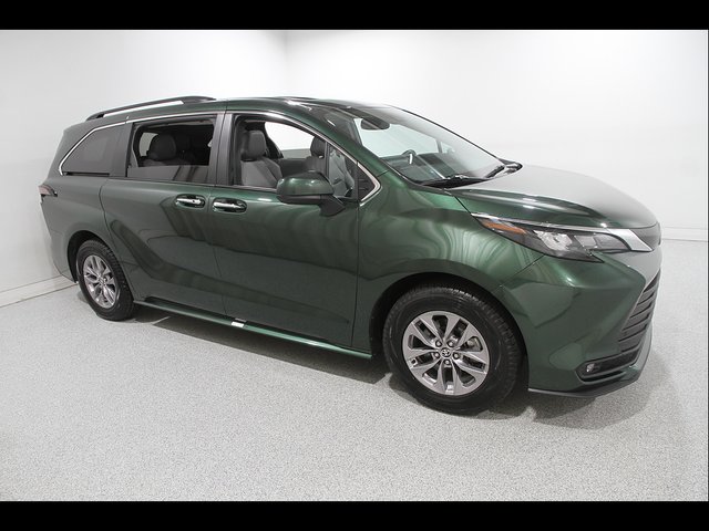 2026 Toyota Sienna XLE 8-Passenger