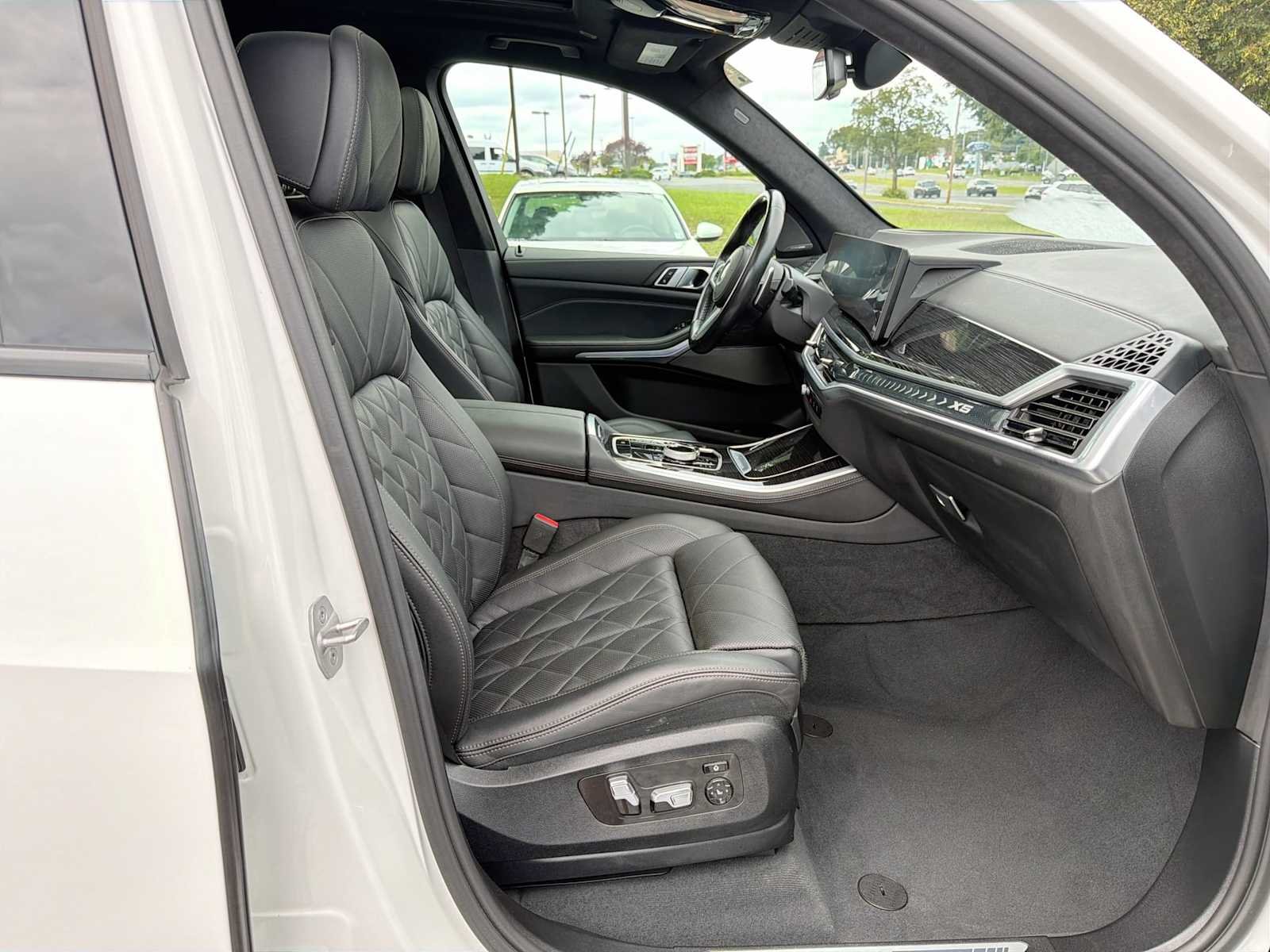 Used 2024 Alpine White BMW xDrive40i image 15