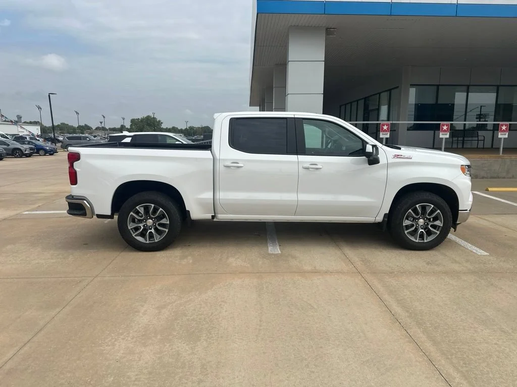 New 2026 Summit White Chevrolet LT image 34