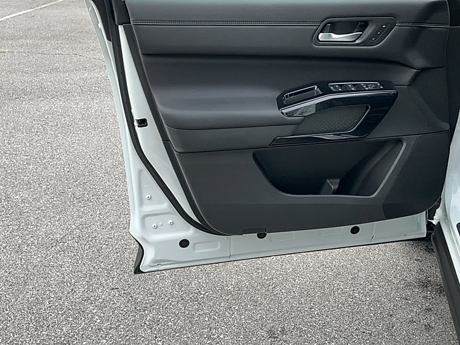 New 2026 Everest White Pearl Tricoat Nissan Platinum image 6