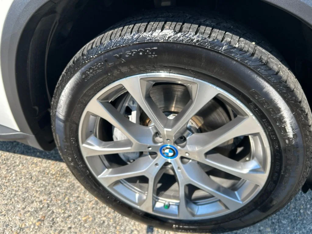 Used 2025 White BMW xDrive50e image 24