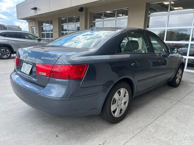 Used 2009 Blue Hyundai GLS image 3