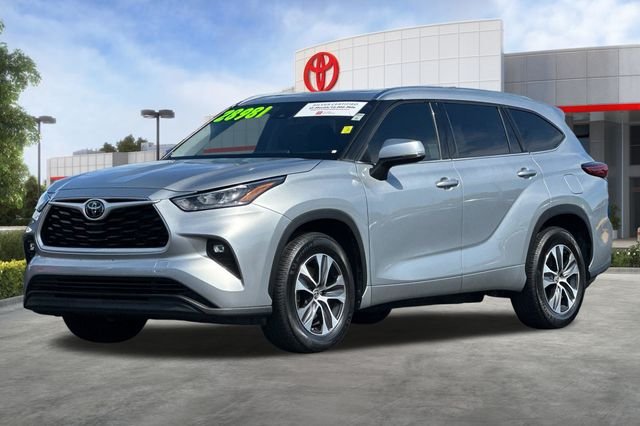 Certified Used 2020 Silver Toyota XLE image 10