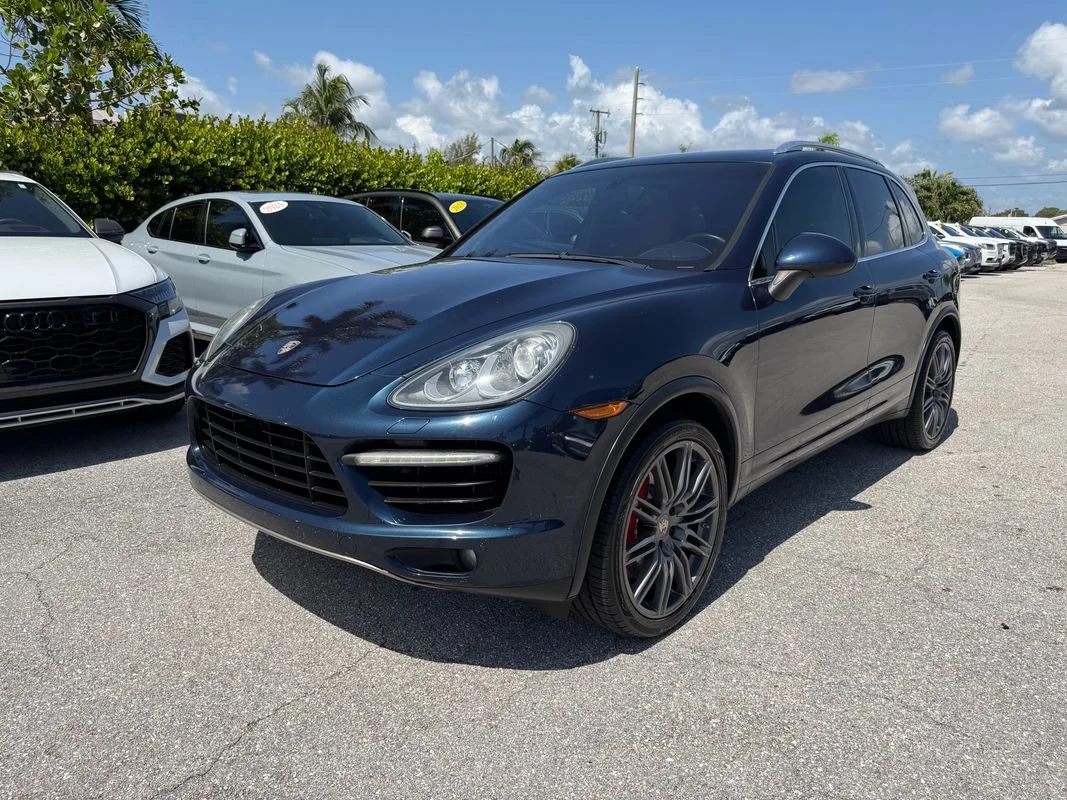 Used 2012  Porsche Turbo image 1