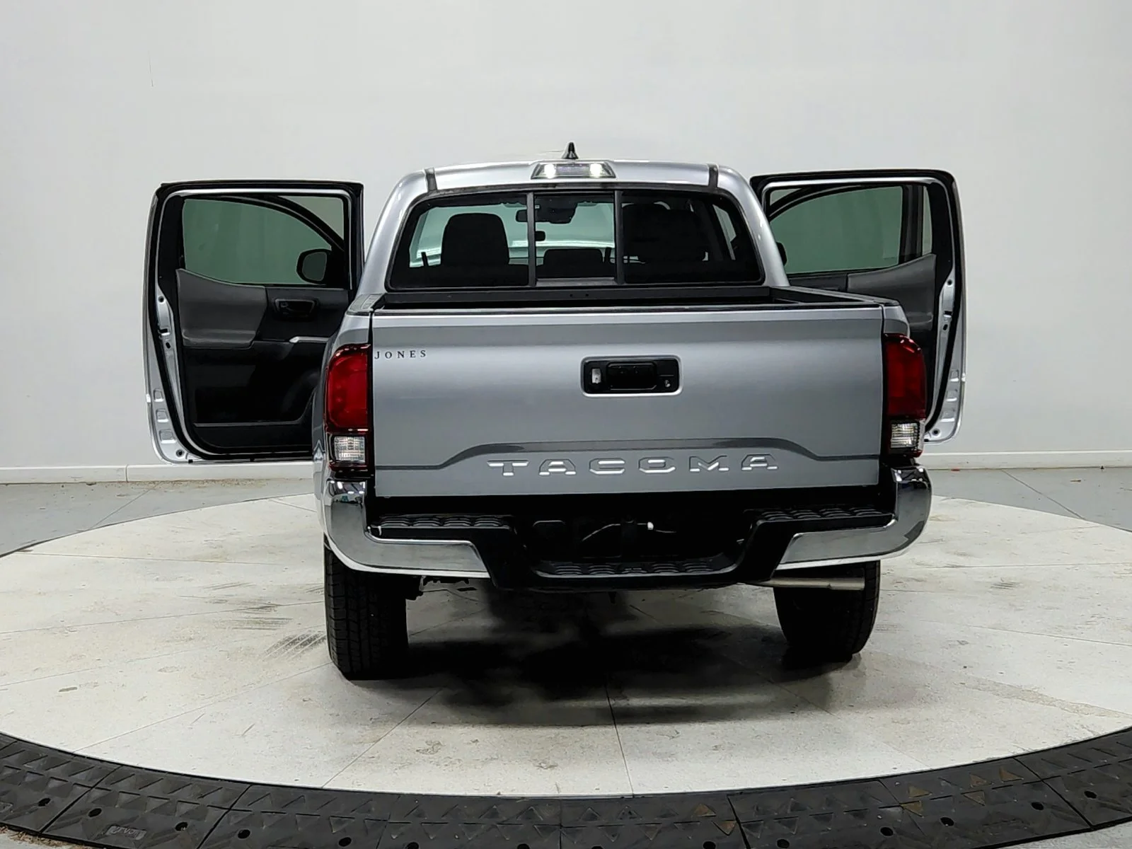 Used 2022 Silver Toyota SR5 image 15