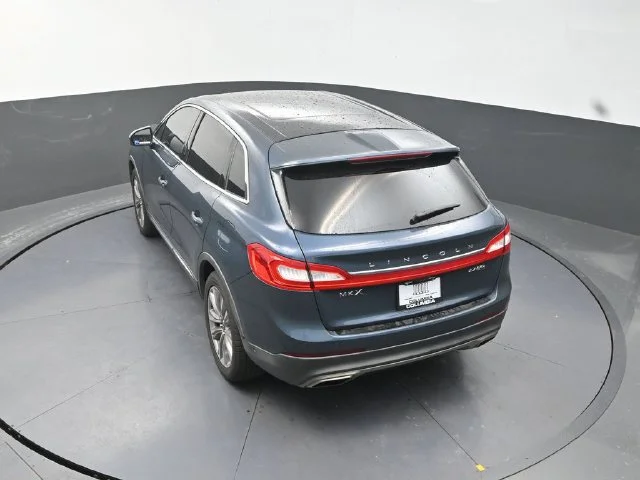 Used 2016 Blue Lincoln Reserve image 16