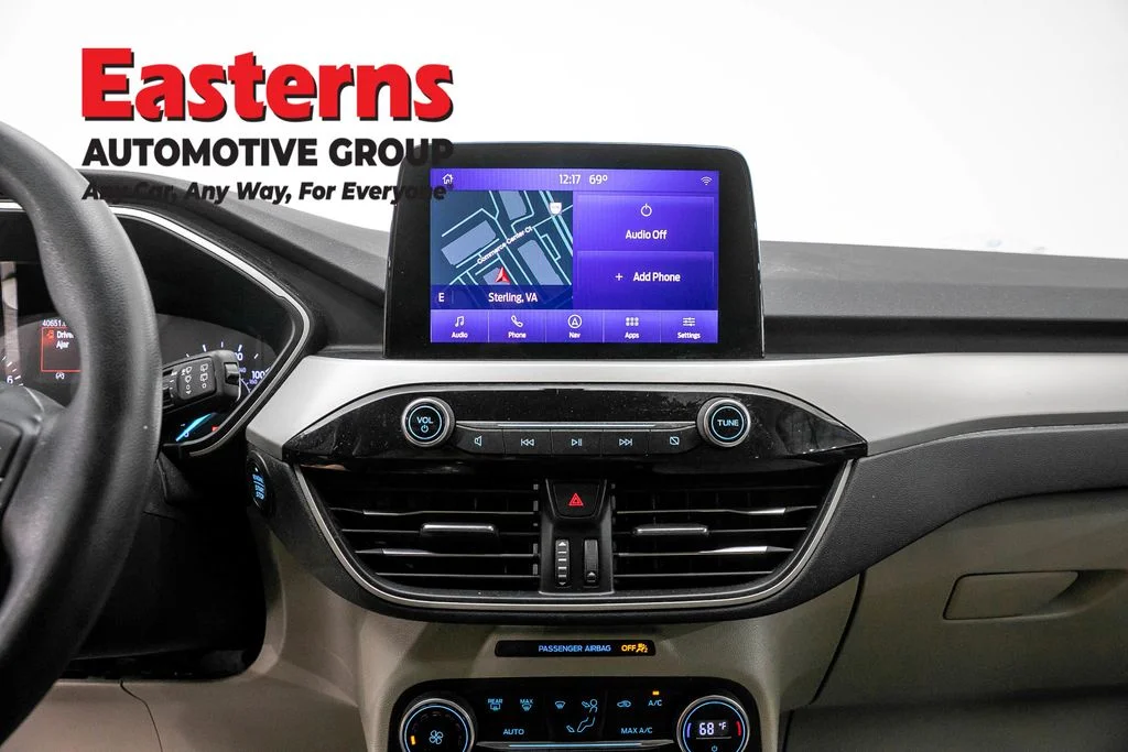 Used 2020 Gold Ford SE image 12