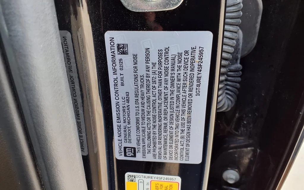 Used 2025 Black GMC Denali image 33
