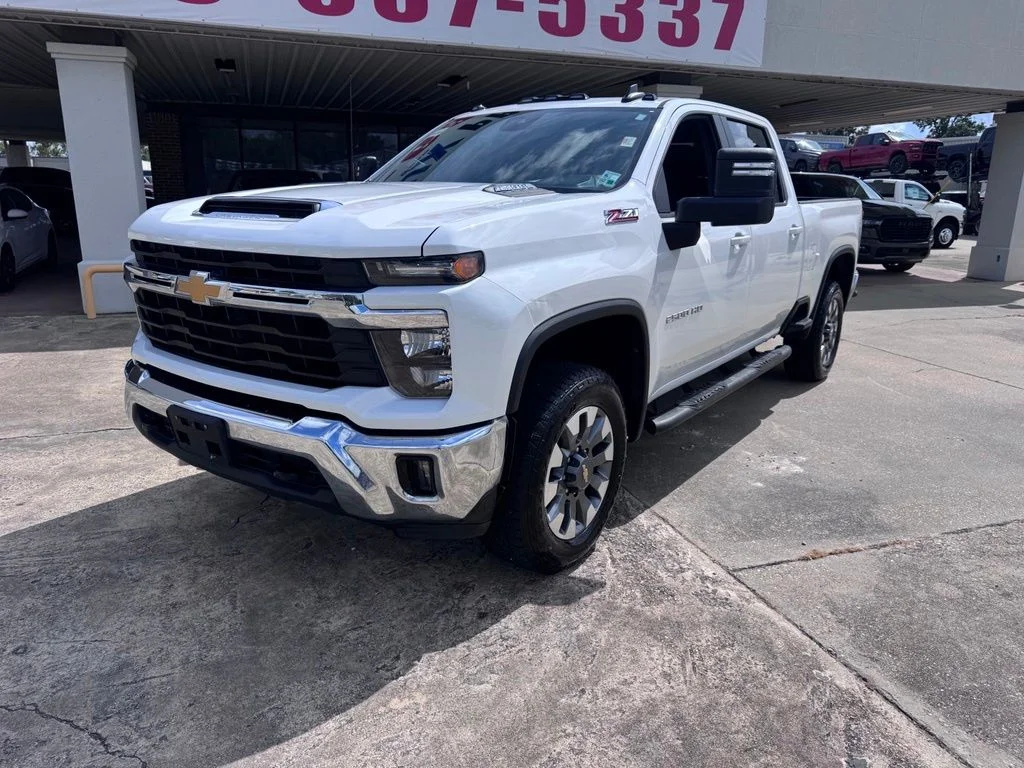Used 2024 White Chevrolet LT image 11