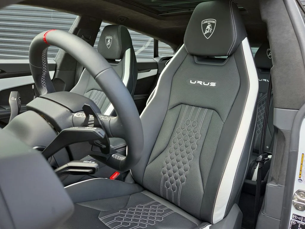 Used 2024 White Lamborghini S image 5
