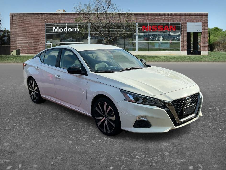 Used 2022 Glacier White Nissan 2.5 SR image 5