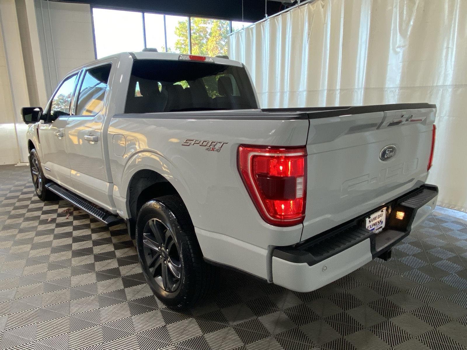 Used 2023 Avalanche Gray Ford XLT image 6