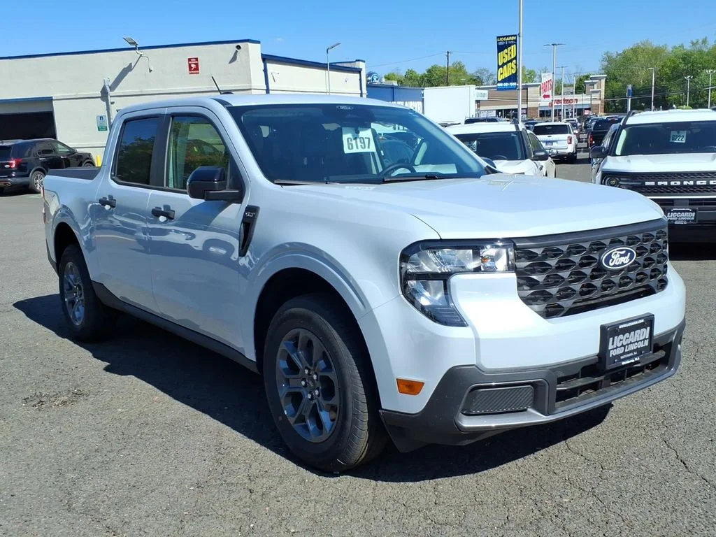 New 2026 Space White Metallic Ford XLT image 1