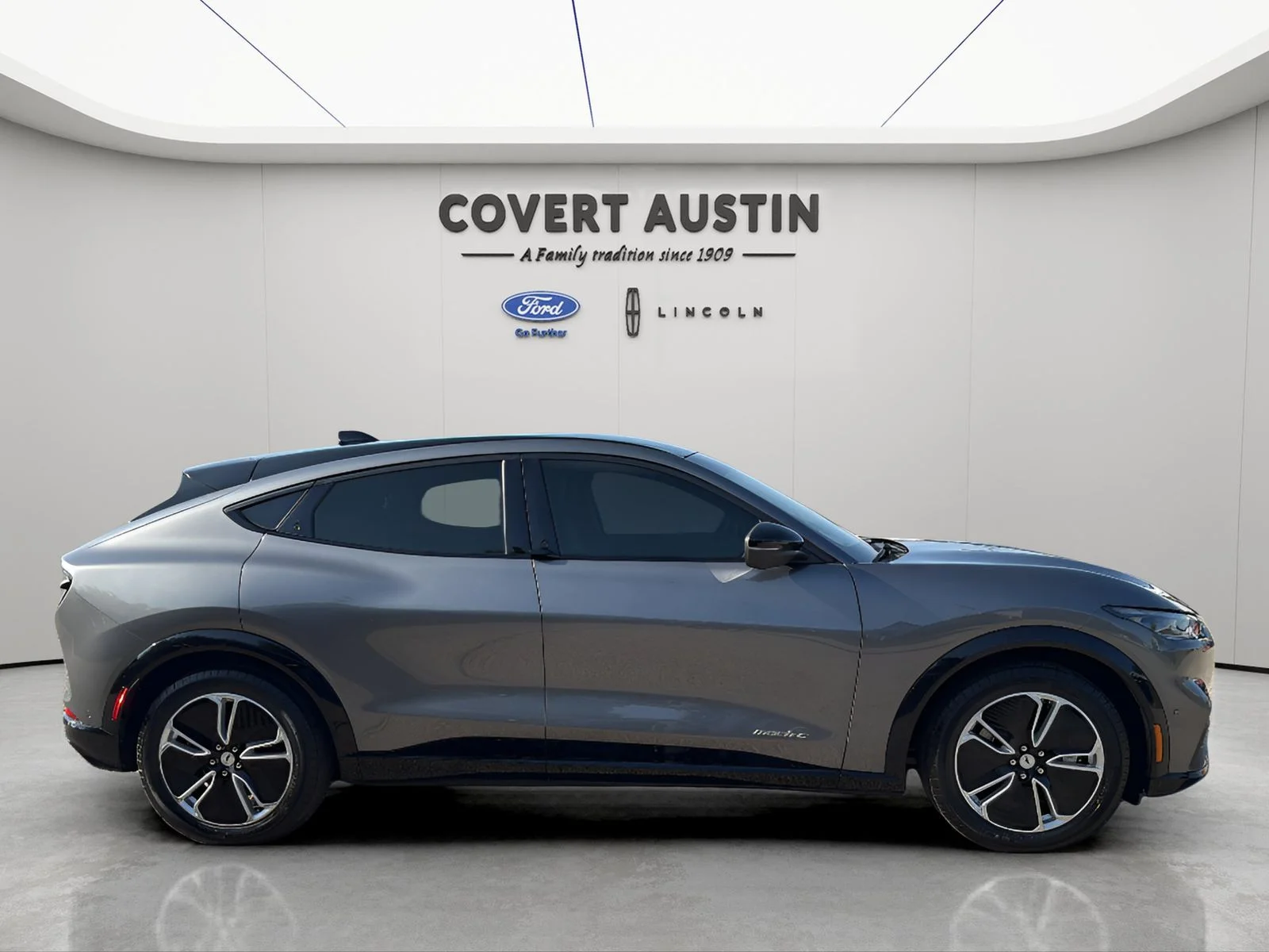 Used 2023 Gray Ford Premium image 6