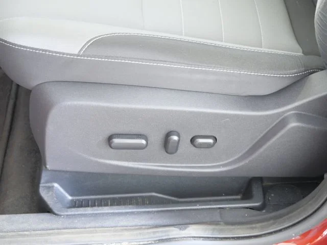 Used 2015 Orange Ford SE image 19