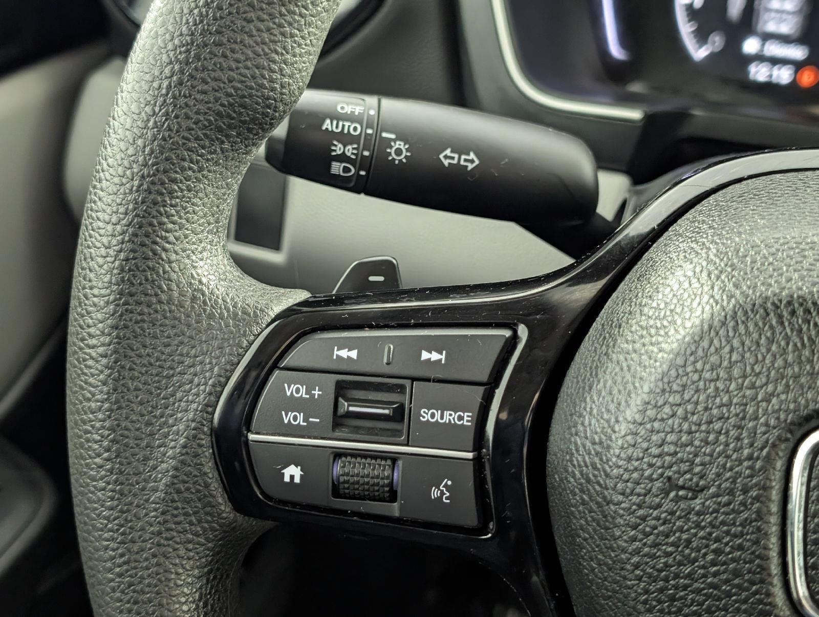 2023 Honda Pilot LX - Photo 13