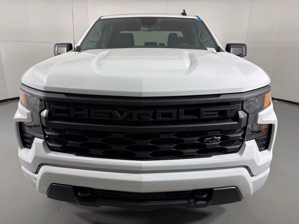New 2026 Summit White Chevrolet Custom image 4