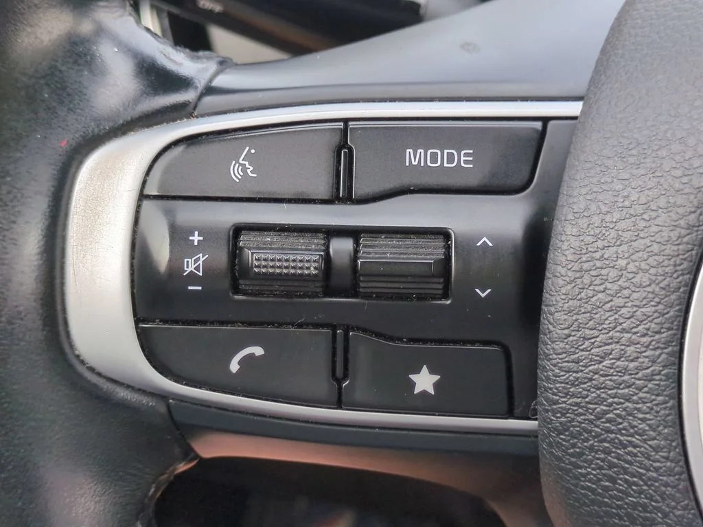 Used 2023 White Kia EX image 25