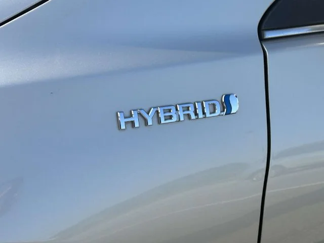 Used 2016  Toyota LE image 9