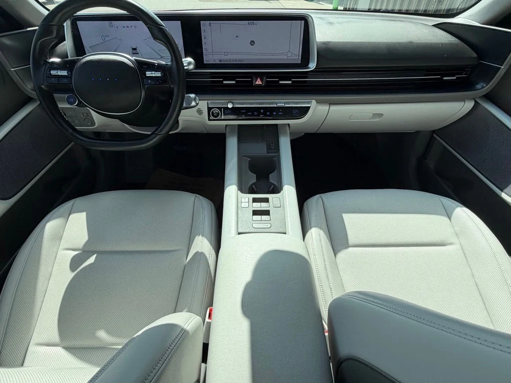 Used 2024 Silver Hyundai SEL image 12