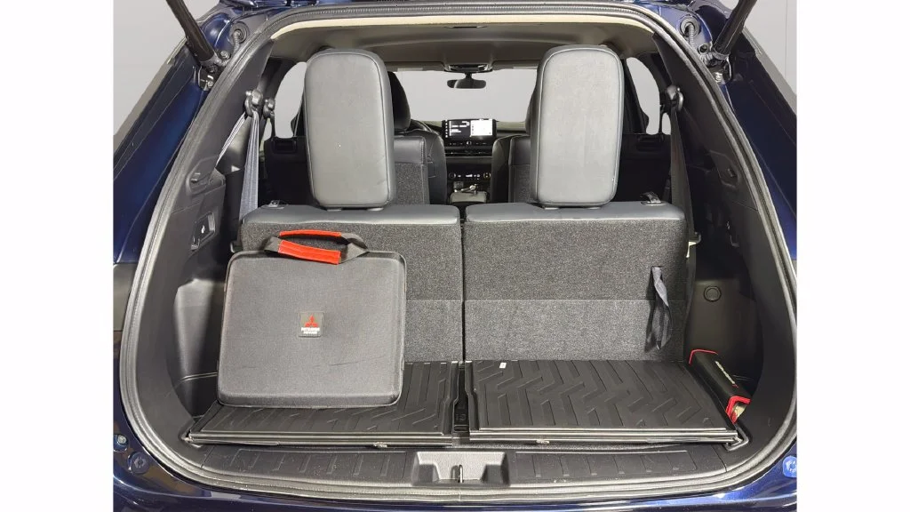 Used 2025  Mitsubishi SE image 30