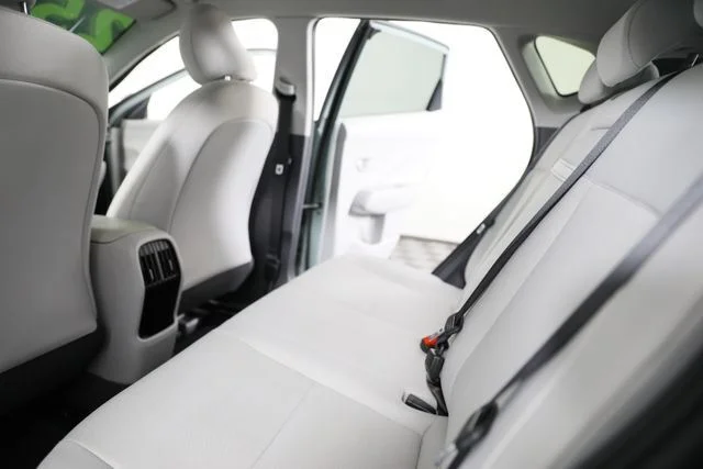 Used 2025 Green Hyundai SEL image 19
