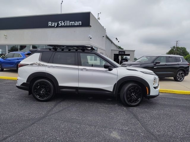 New 2025 White Mitsubishi Trail Edition image 8