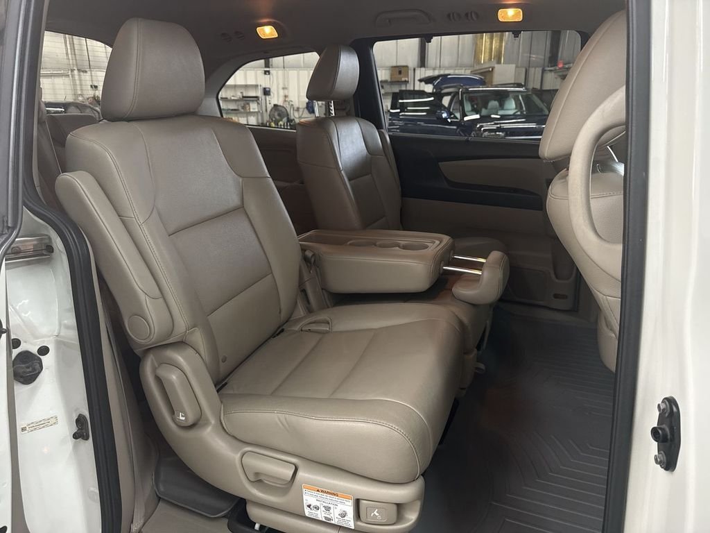 Used 2017 White Diamond Pearl Honda EX-L image 17