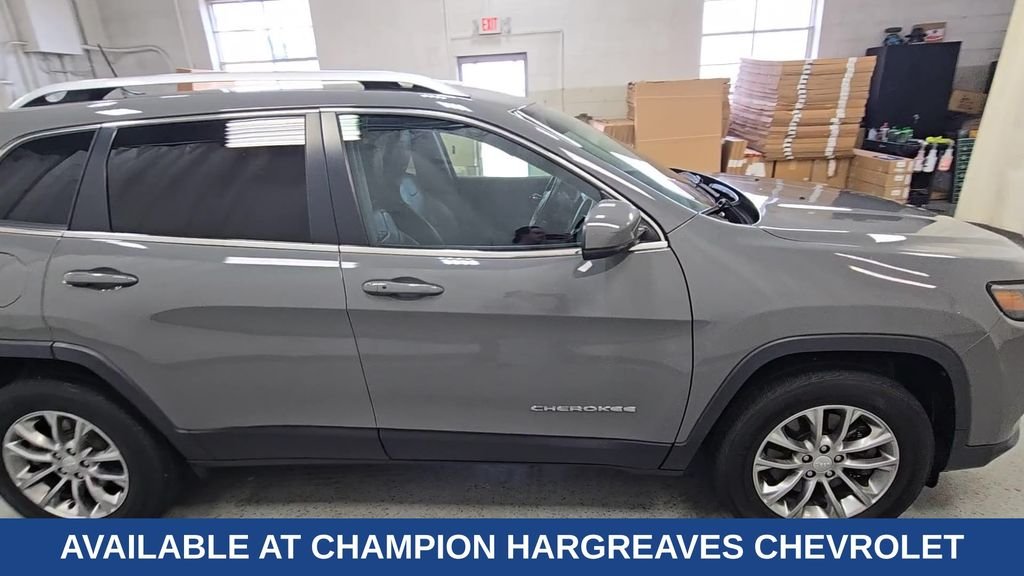 Used 2021 Gray Clearcoat Jeep Latitude Lux image 11