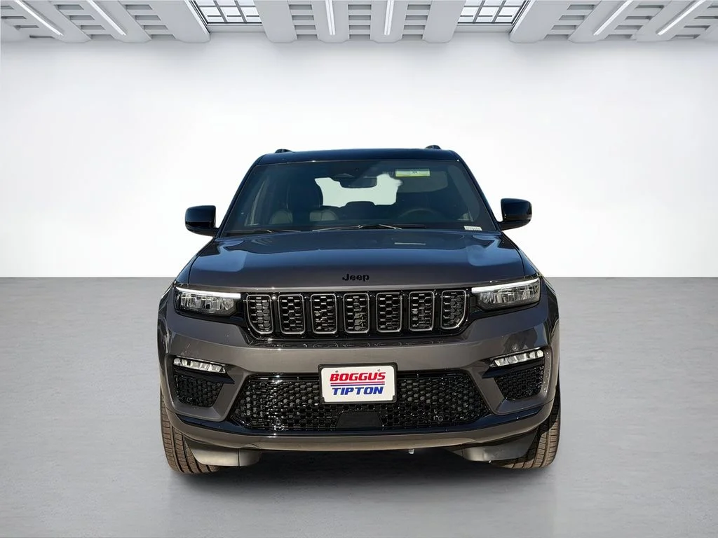 New 2025 Baltic Gray Metallic Clear-Coat Exterior Paint Jeep Summit Reserve image 2